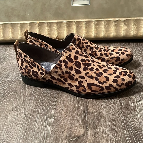Leopard Print Men's Slip-On Shoes - Picture 2 of 7